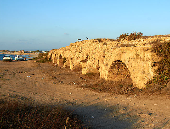 Акведук - вид сооружения у границы римского города