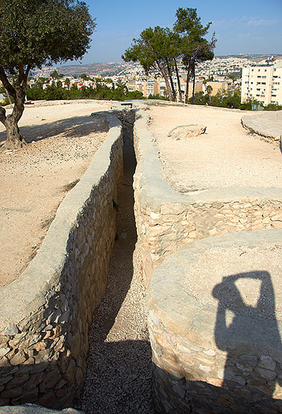 Along the western trench to the center of the position - Jerusalem