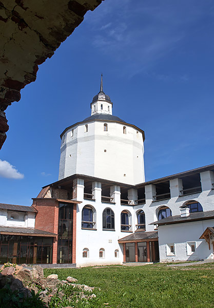 #5 - Belozerskaya tower and museumhotel