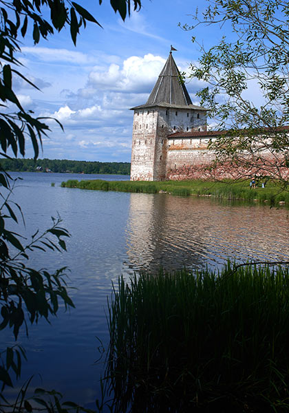 #25 - Scroll tower (late 16th century) of the Uspenskiy Monastery