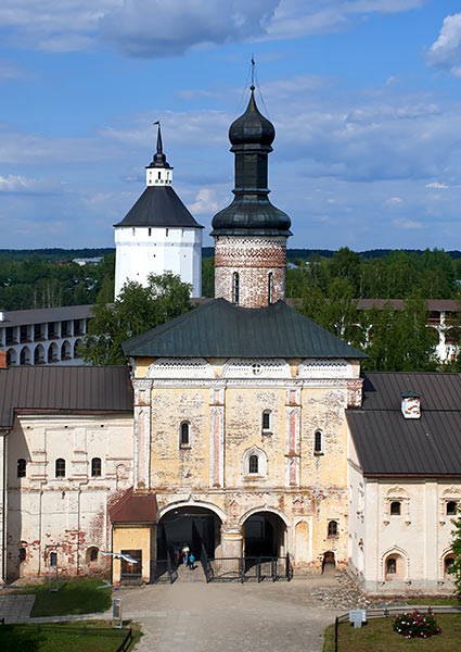 #58 - Holy Gate with the Church of St. John Climacus and Ferapontovskaya Tower