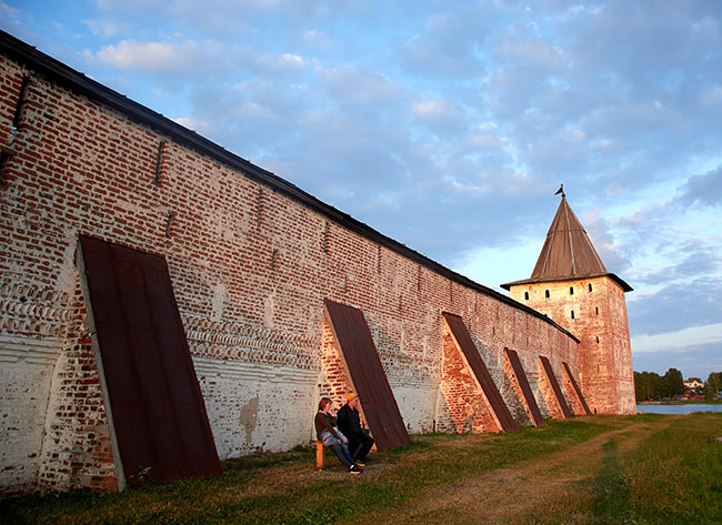 #72 - Walls of the Uspenskiy Monastery on the shore of the lake