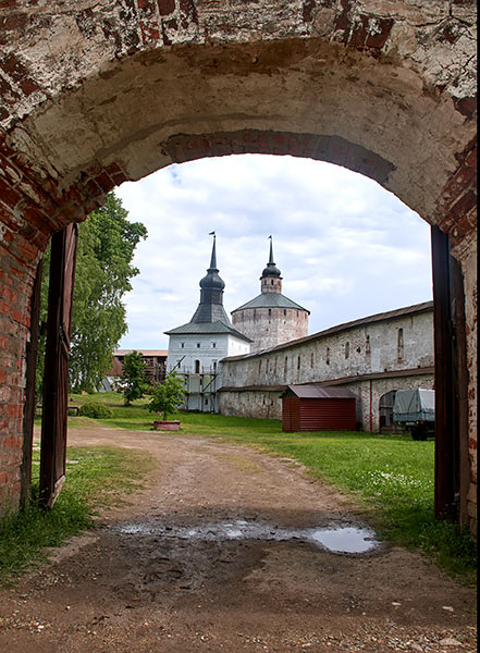 #76 - Glukhaya (Blind) tower (late 16th century) of the Ivanovo Monastery