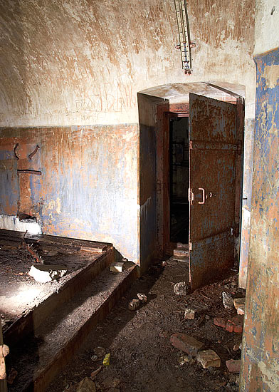 Armoured door of powder cellar - Fort Krasnaya Gorka