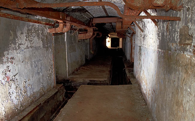 Main corridor of searchlight station - Fort Krasnaya Gorka