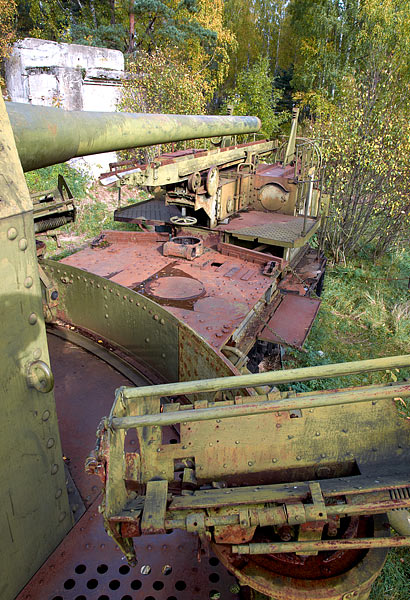 180mm railway gun barrel - Fort Krasnaya Gorka
