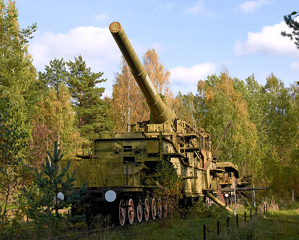 General view of 305 mm gun at TM-3-12 transporter - Fort Krasnaya Gorka