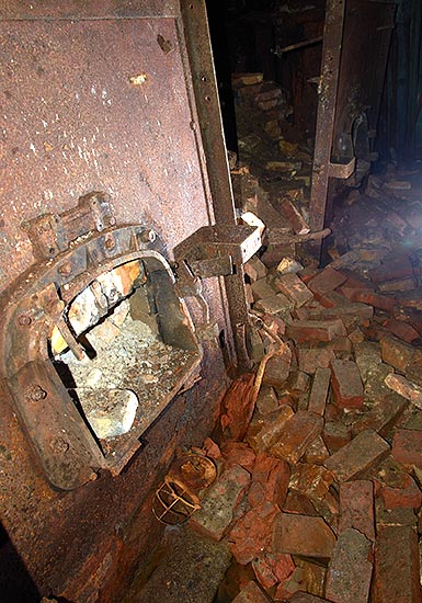Destroyed oven - Fort Krasnaya Gorka