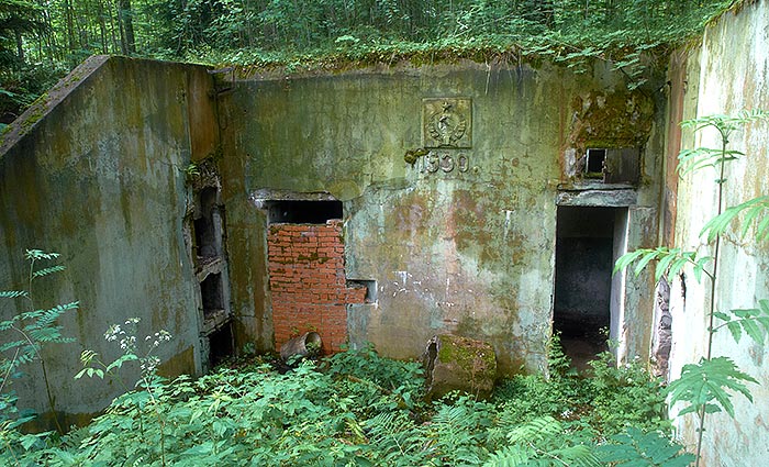 Entrance to the power block - Fort Krasnaya Gorka