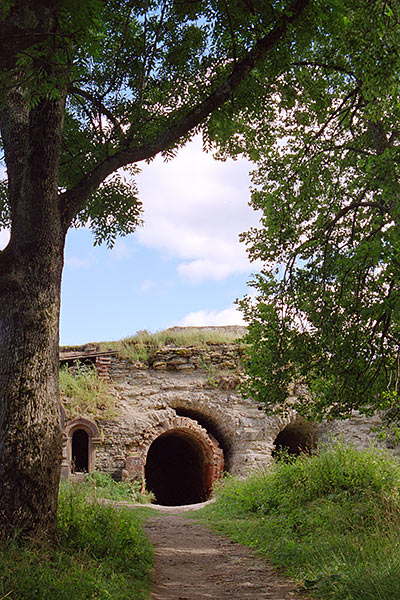 Fortress gate and raskat - Koporye
