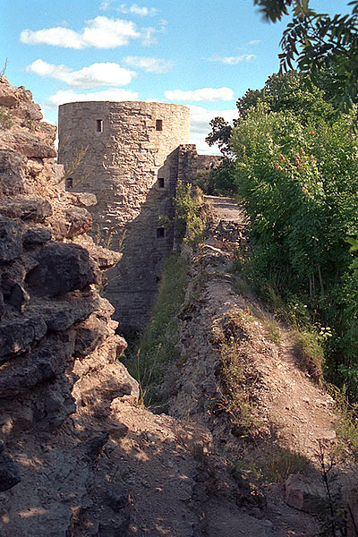 Wall and Northern tower - Koporye