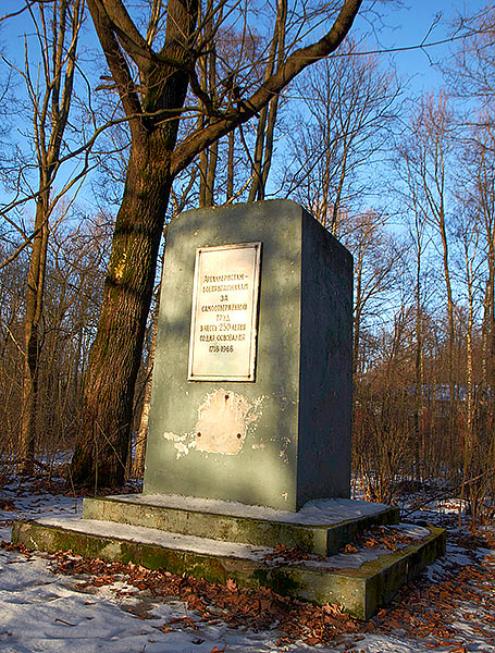 Monument to artillery-munitions  man - Kronstadt