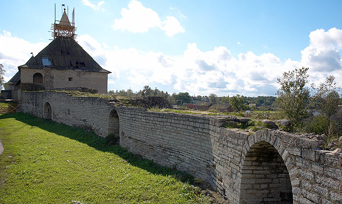 Fortress walls befpre restavration