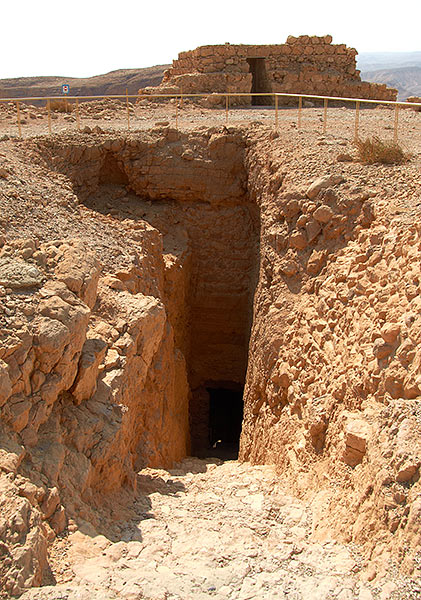 The descent into the dungeons - Masada