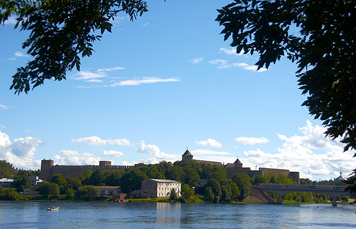 Opposite river bank - Narva