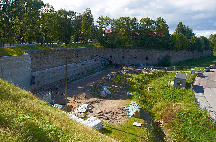 Curtain ramparts between Victoria and Honor - Narva