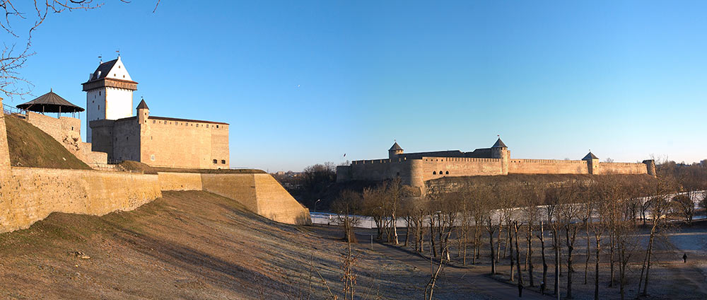 Narva versus Ivangorod - Narva