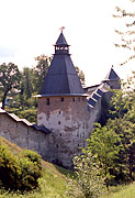 Tower of Verhnikh Reshotok in Pechorsky Monastery