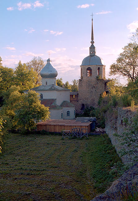 #17 - Вид Никольской церкви с крепостной стены