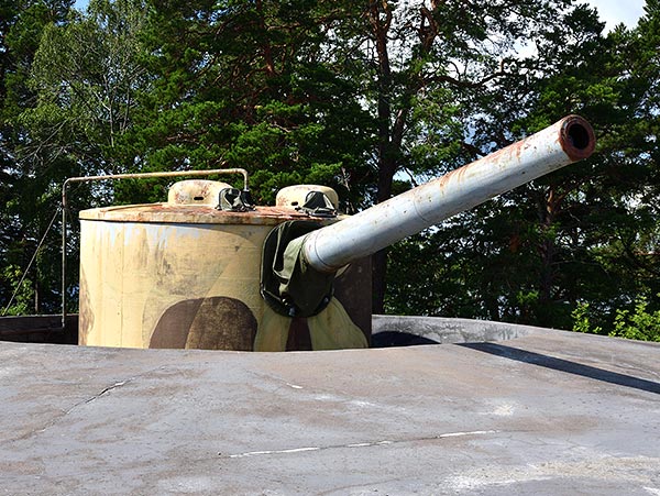 6-inch (15.2 cm) gun in the north turret of the fort - Fort Siarö