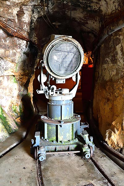 50 cm searchlight in shelter - Fort Siarö