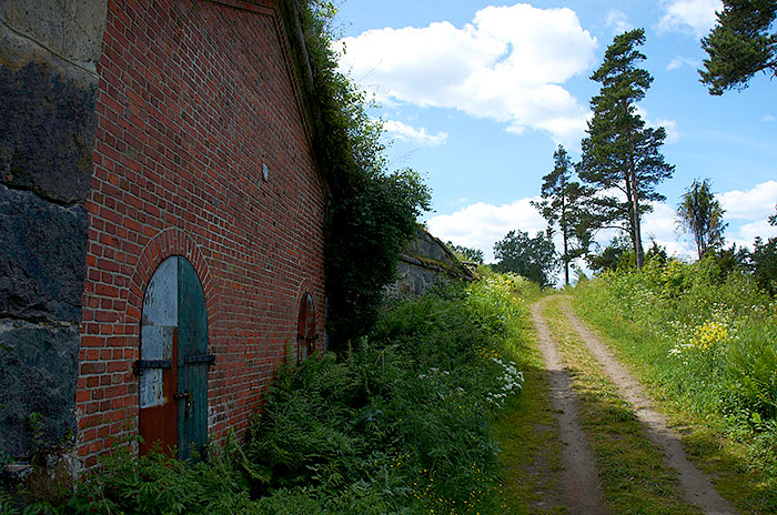 Road alonside of the battery - Sveaborg