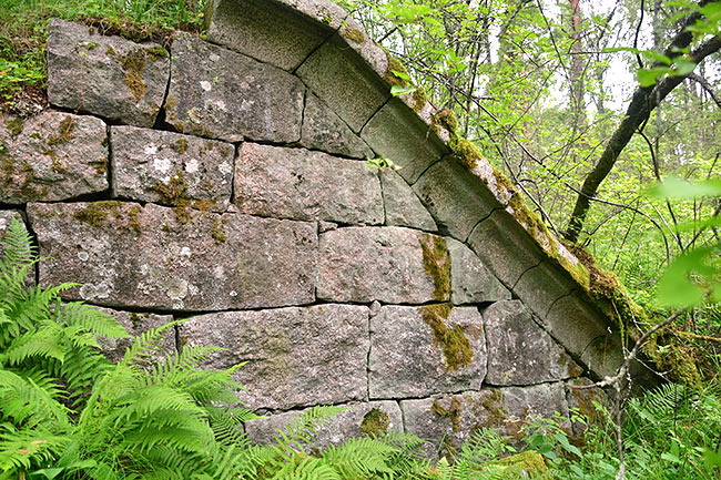 Stone escarpment - Trangsund