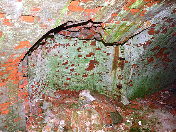 Ruined entrance to the magazine - Trangsund